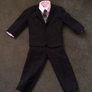 Boys Black SZ 4T blazers/pants..make me an offer!